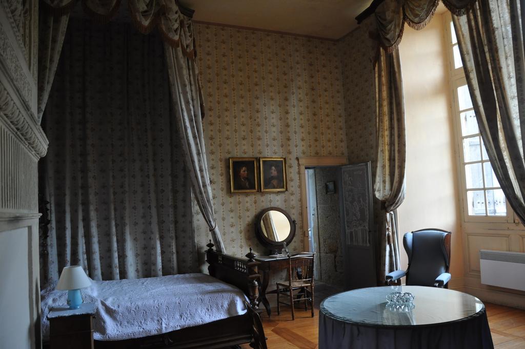 Chateau De Lanquais Bed and Breakfast Exteriör bild